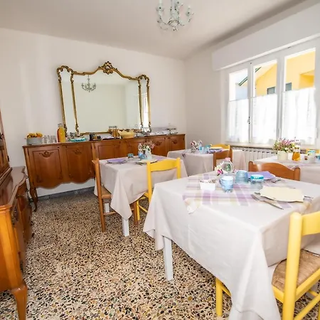 Bed and Breakfast Beeliving Room&breakfast (adults Only)