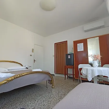 Beeliving Room&breakfast (adults Only) Bed and Breakfast