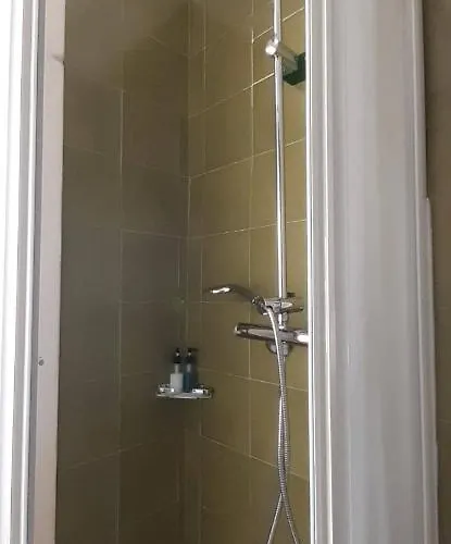 Beeliving Room&breakfast (adults Only) לינה וארוחת בוקר