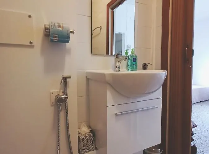 לינה וארוחת בוקר Beeliving Room&breakfast (adults Only) ריצ'יונה