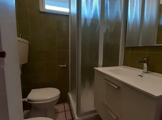 לינה וארוחת בוקר Beeliving Room&breakfast (adults Only) ריצ'יונה